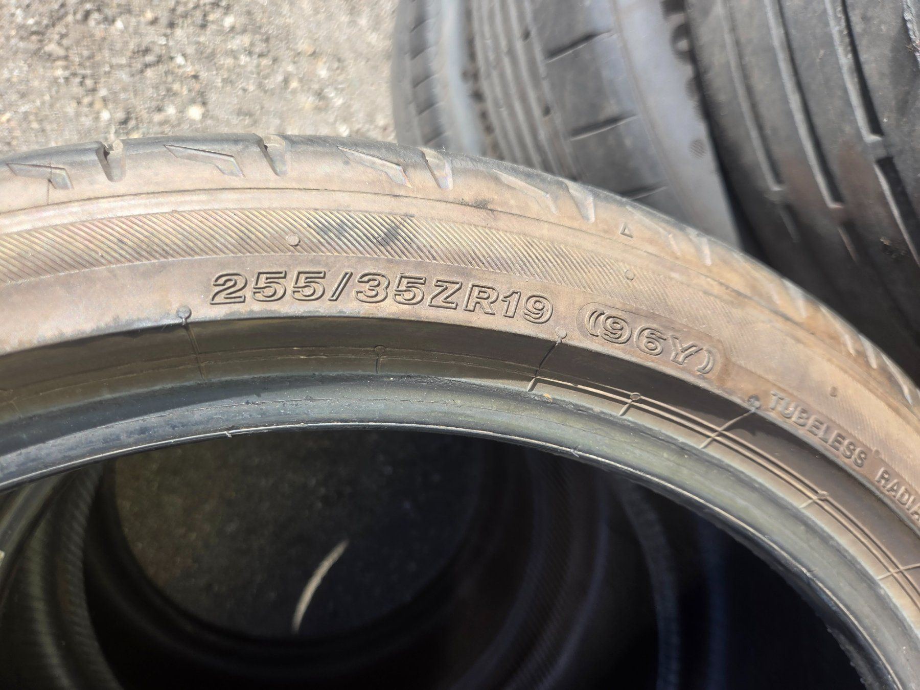Pneumatici & Ruote complete: 235 / 45 R 19  95W Bridgestone – Usato da Fischbach-Göslikon venduto da Emanuel.Bardhi 3
