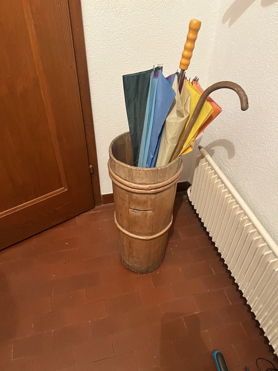 Autres meubles de bureau: Schrimständer aus Butterfass – D'occasion à Thun par soeep