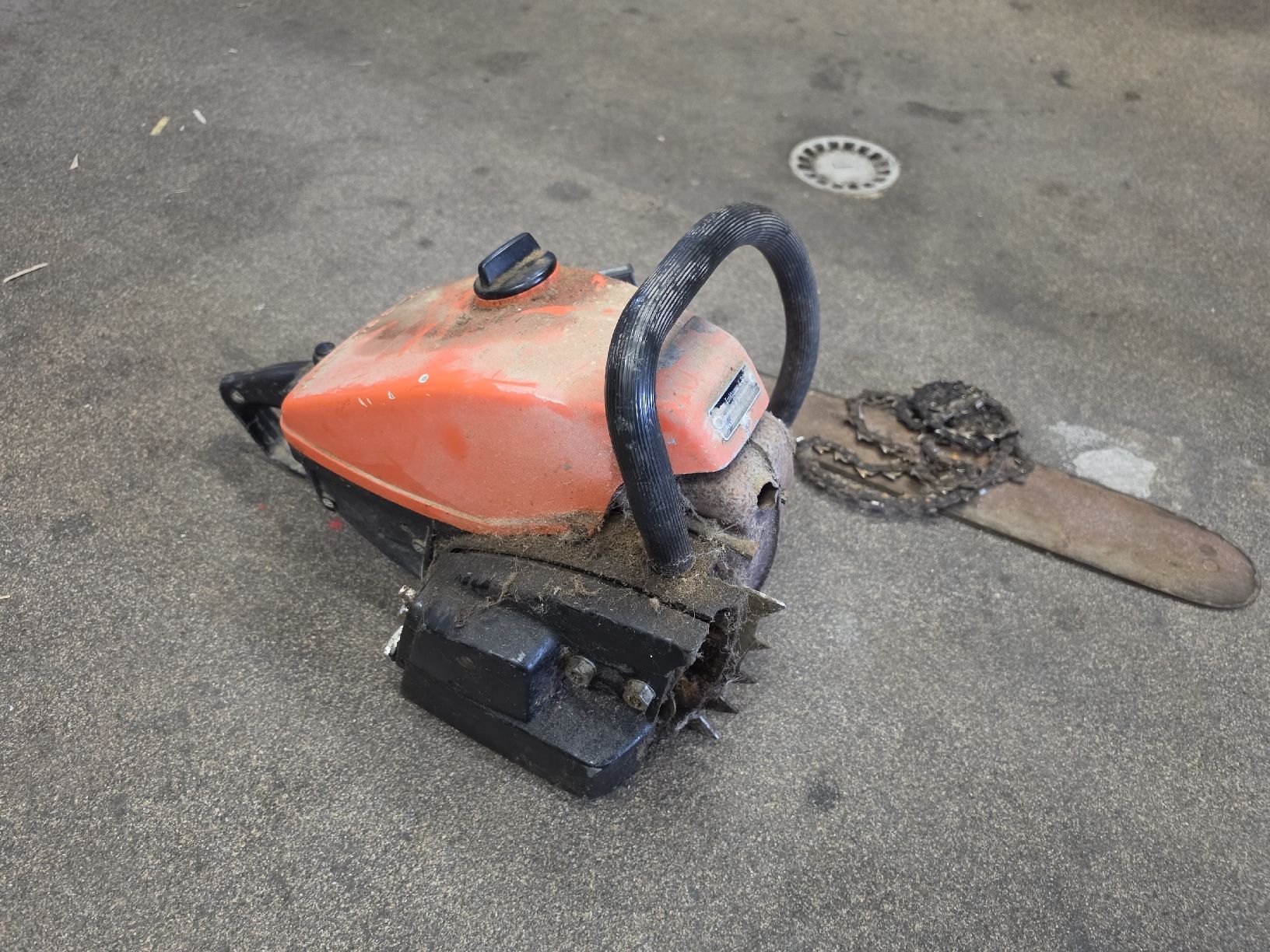 Husqvarna Sägen: Motorsäge Antik  – Defekt aus Dürrenroth von ben_h8rx 2