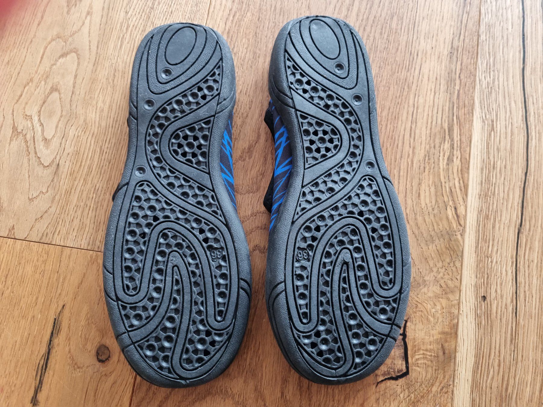 Scarpe per ragazzi: Badeschuhe Gr.35/36 – Usato da Brütten venduto da gupi1717 1