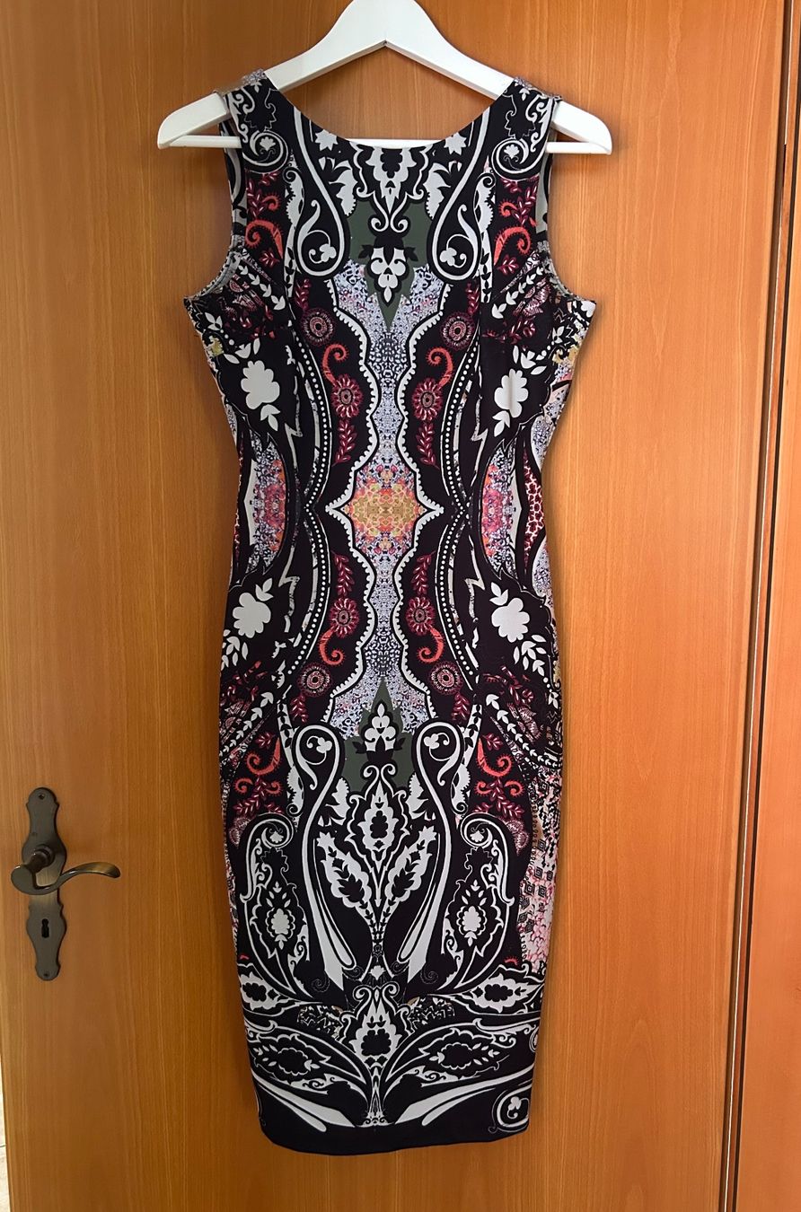 Next Vestiti: Next Etuikleid gemustert Gr. 38 – Usato da Oberkulm venduto da angela_05
