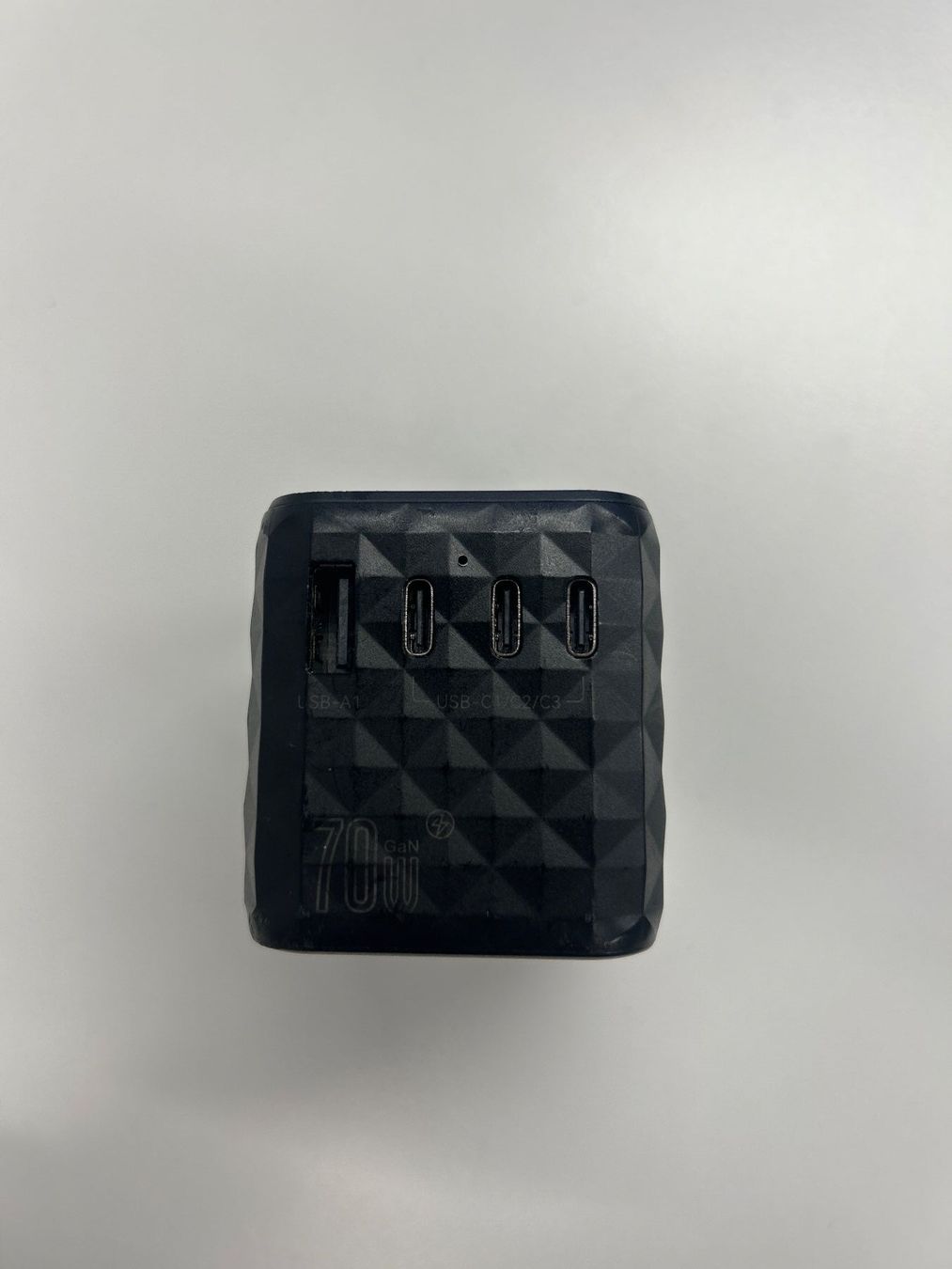 Lecteurs & Adaptateurs: Reiseadapter Threekey Universal schwarz gebraucht – D'occasion à Luzern par lupol_Verwertungen 4