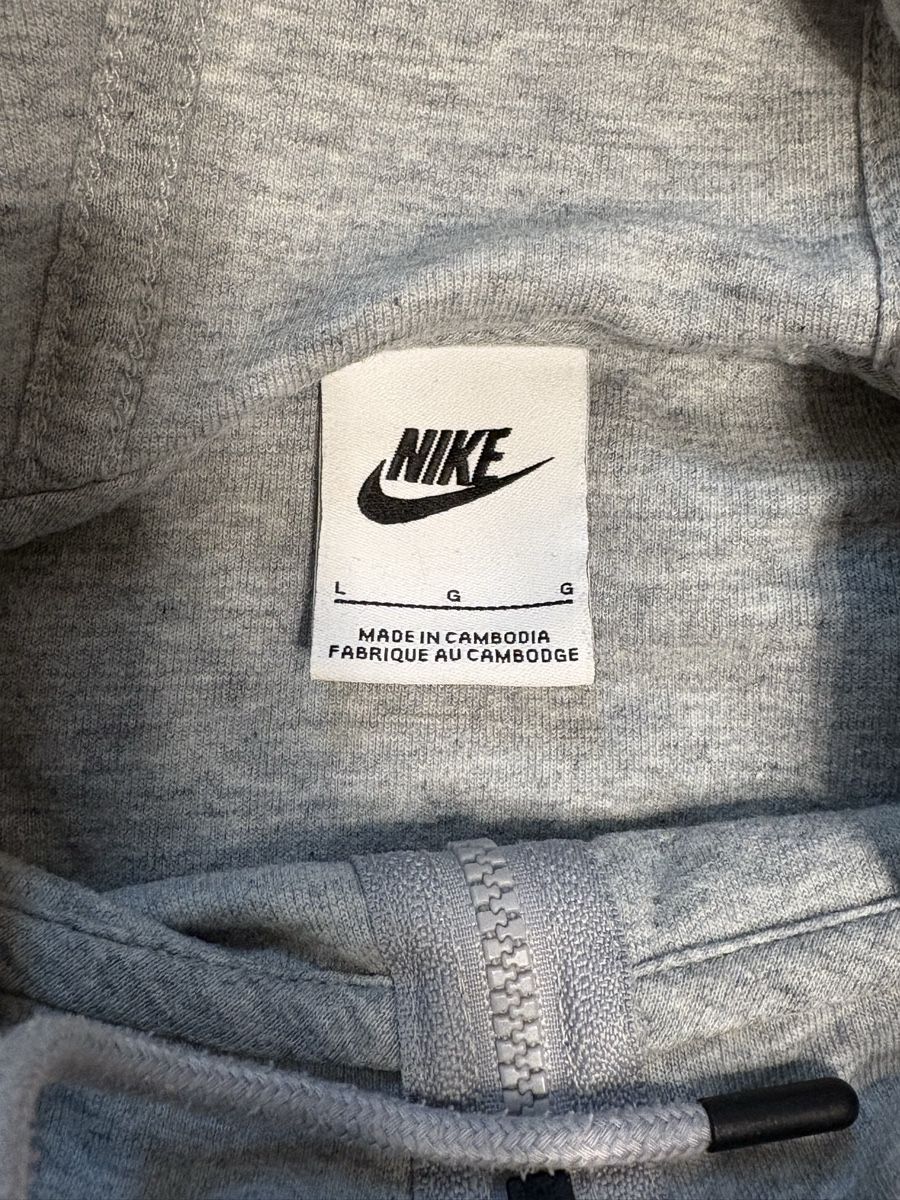 Nike Jacken: Kinder Hoodie Nike grau Grösse L – Gebraucht aus Würenlos von anx.ne 1