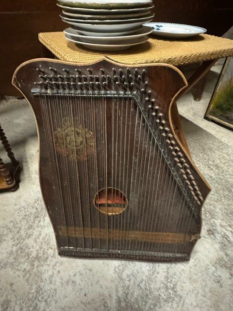 Musikinstrumente: Antike Zither oder Tischarfe – Gebraucht aus Osterfingen von ducdecarignan