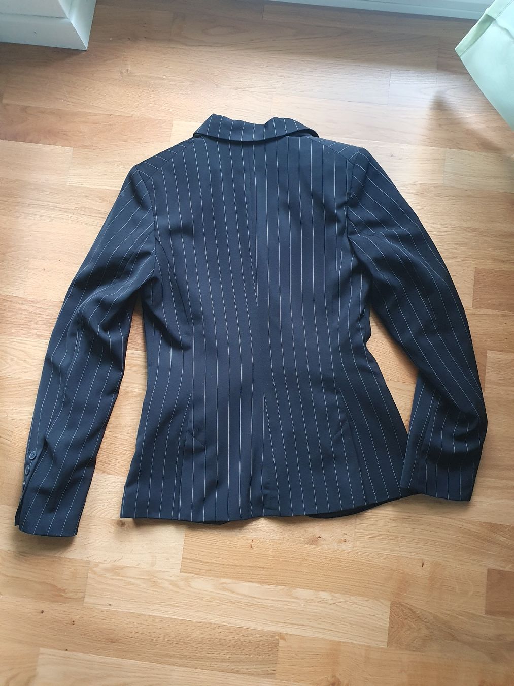 H&M Giacche: Blazer tailliert Gr. 36 Damen schwarz gestreift – Usato da Füllinsdorf venduto da areyouafreaktoo 4
