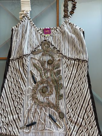 Raffiniertes Sommertop / Top Gr. M-L mit Stickerei & Perlen-