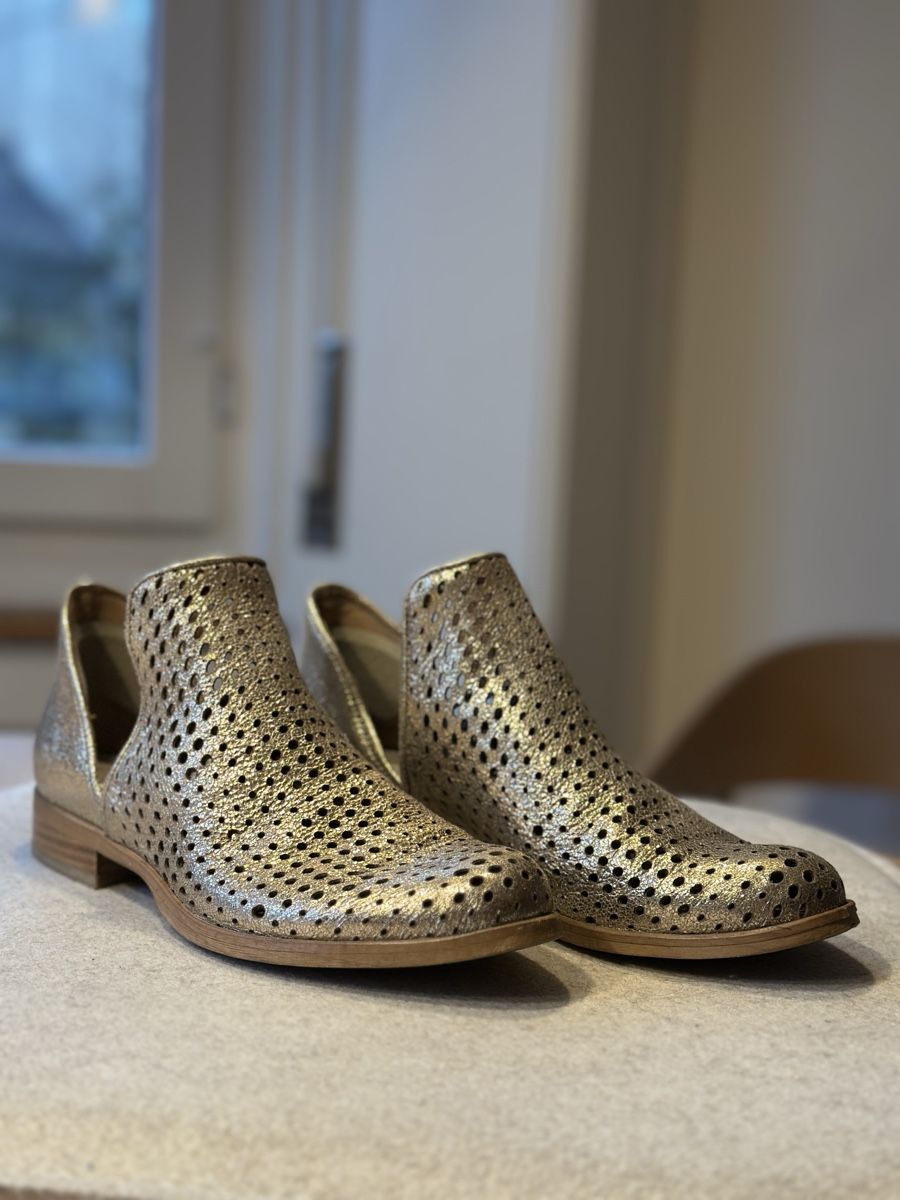 Damenschuhe: Stylish Golden Ankle Boots - size 36 – Gebraucht aus Zürich von and_hwf7