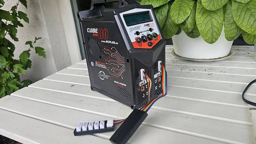 RC PLUS RC-CHA-211 Cube 80 Duo Charger AC/DC 2x 80 Watt Lipo Hasta