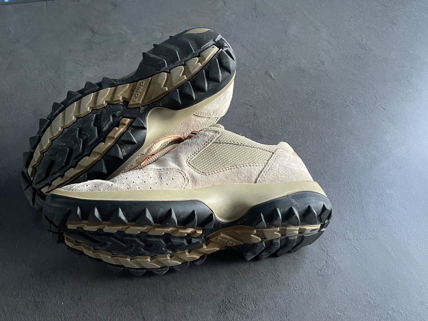 Lowa Scarpe da donna: Lowa Wanderschuhe Gr. 37 beige, Damen Trekkingschuhe – Usato da Winkel venduto da Kade50 2