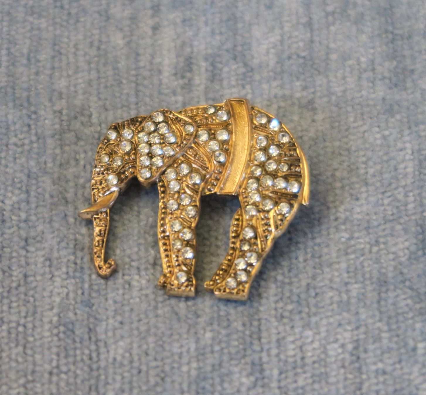 Spille & Fermagli: Brosche Elefant mit Strassteinen – Usato da Brittnau venduto da marlenestone 2