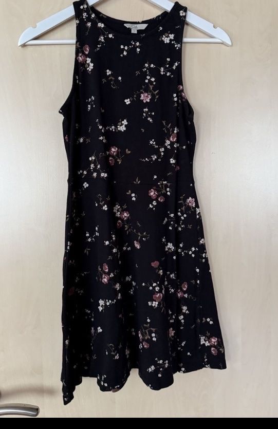 Robes et jupes: Sommerkleid Gr.S – D'occasion à Jaun par walin2