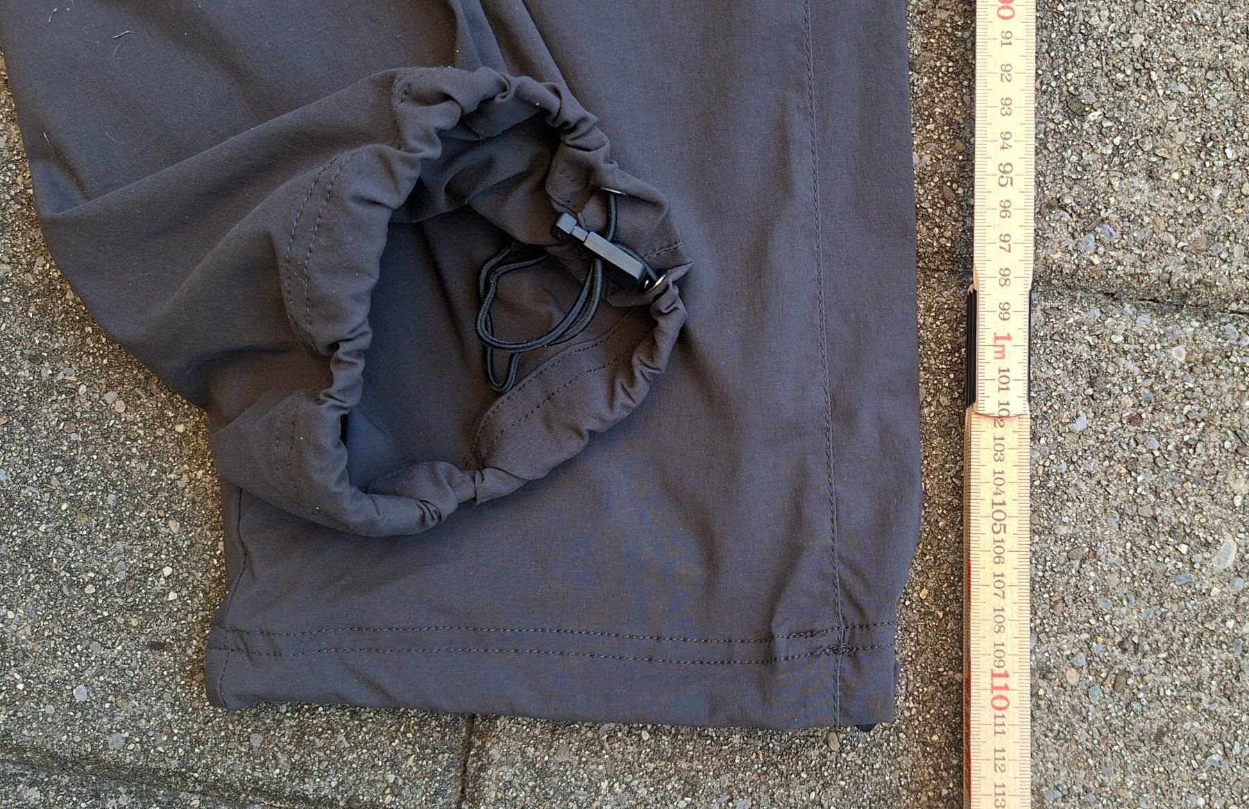 Pantaloni: Wanderhosen / Trekkinghosen – Usato da Küssnacht am Rigi venduto da AutoVilla 2