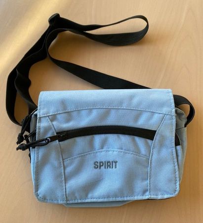 Blaue Spirit Umhängetasche, viel Stauraum, guter Zustand