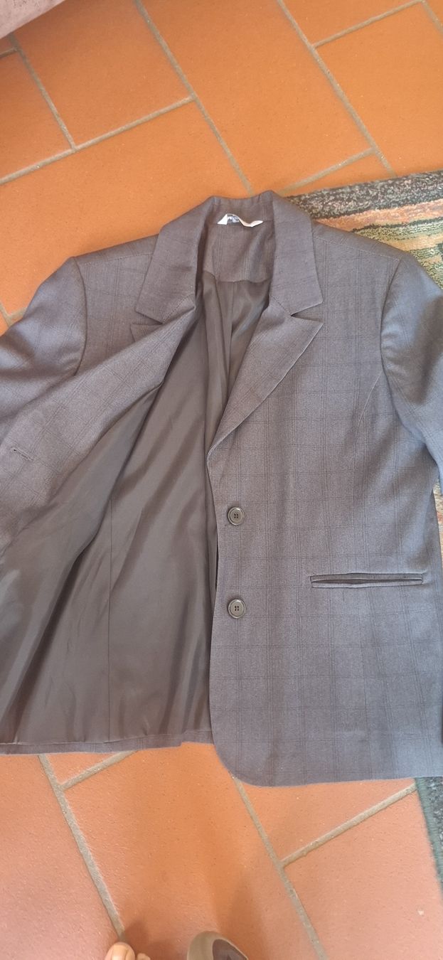 Completi & Tailleur: Bermuda Anzug Harmony Grau Grösse L 42  – Usato da Bedigliora venduto da Dolcezza0 2