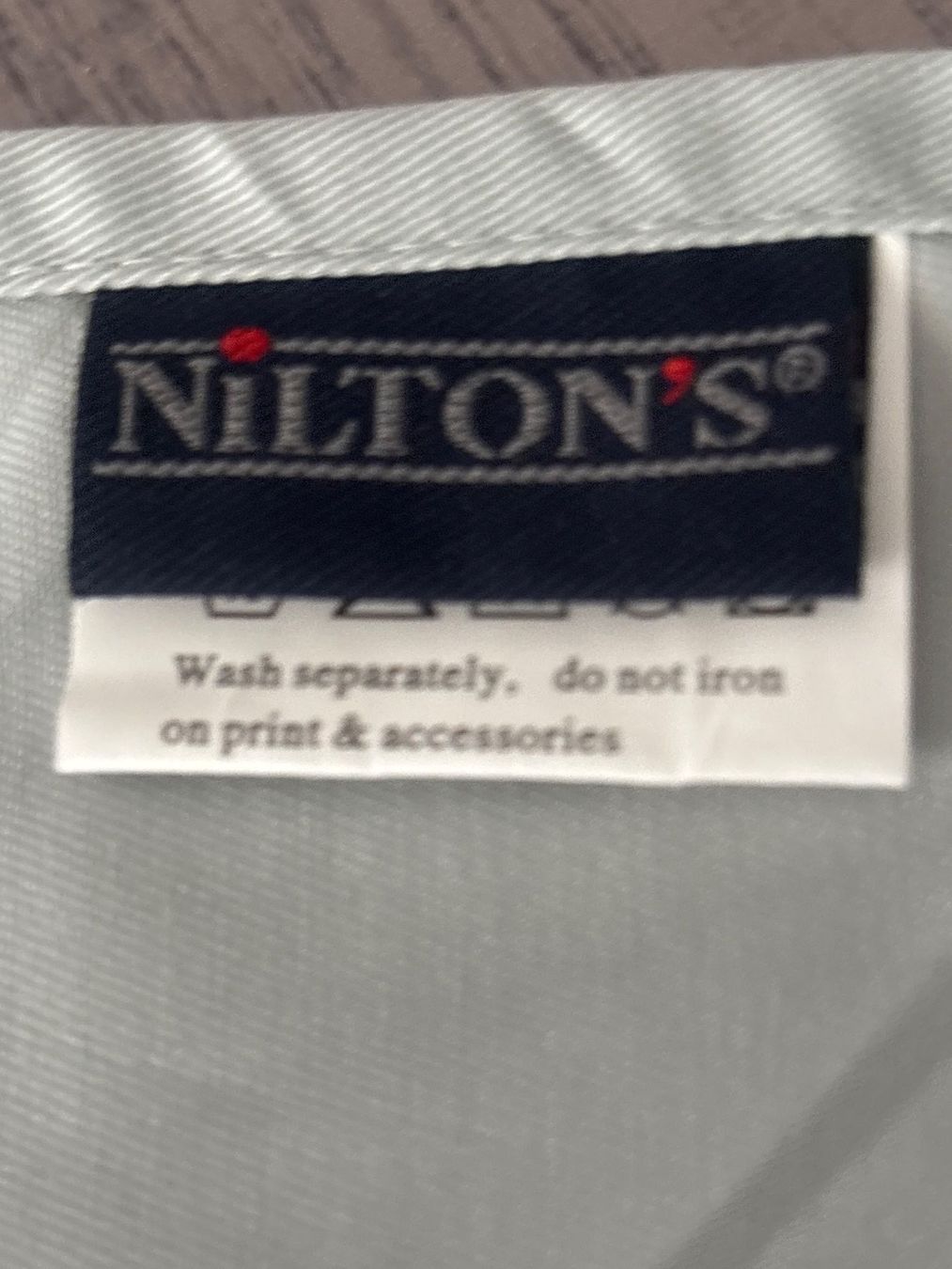 Grembiuli: Schürz,  Nilton's neu, 65% Polyester, 35% Baumwolle.. – Nuovo (secondo la descrizione) da Wallisellen venduto da ASZT 1