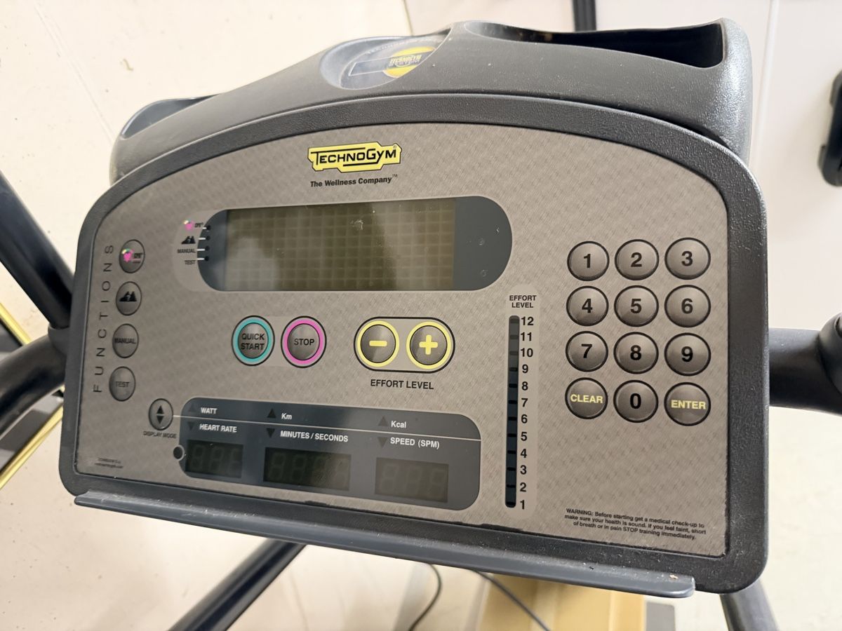 Technogym Hometrainer: Technogym XTPRO STEP 600 Stepper voll funktionstüchtig – Usato da Buhwil venduto da Mme123 4
