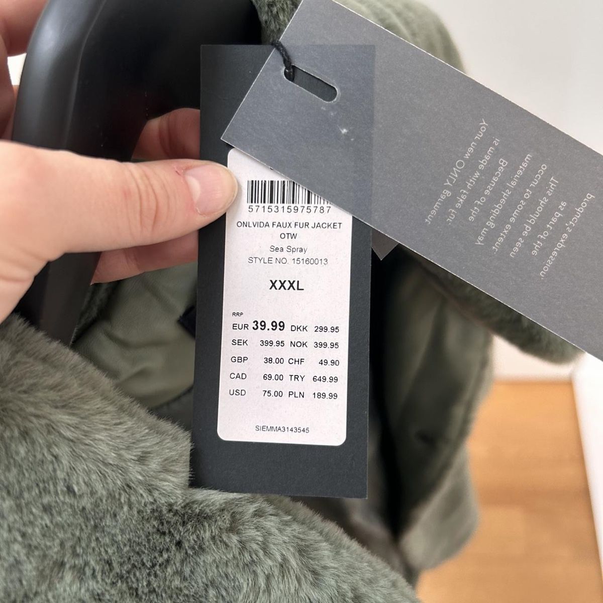 Only Jacken: Faux Fur Jacket from ONLY – Neu und originalverpackt aus Winterthur von tha_fvg2 5