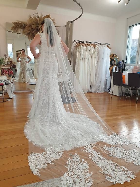Kleider: Robe de mariée avec voile  – Gebraucht aus Eclépens von nbu_vhx9