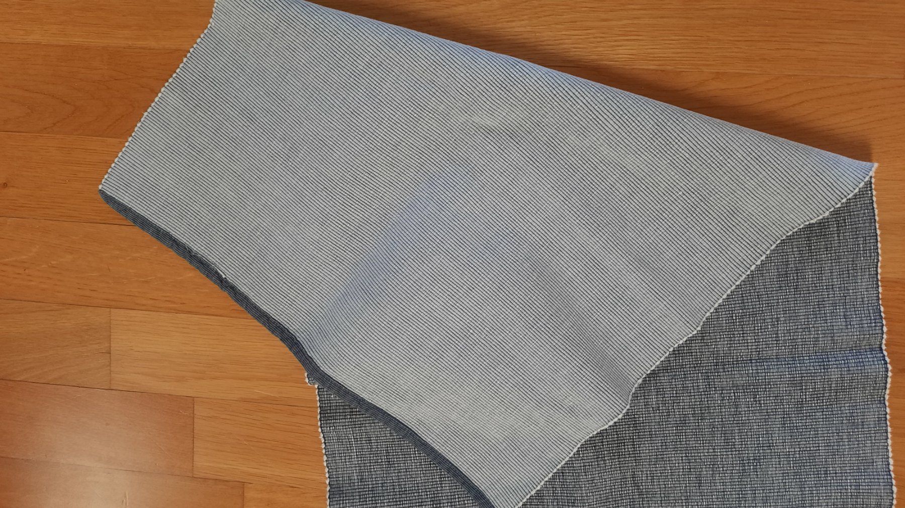 Set di tavolo e panche: ***Tischläufer*** gerippt blau – Usato da Wädenswil venduto da H2H_Secondhandshop 1