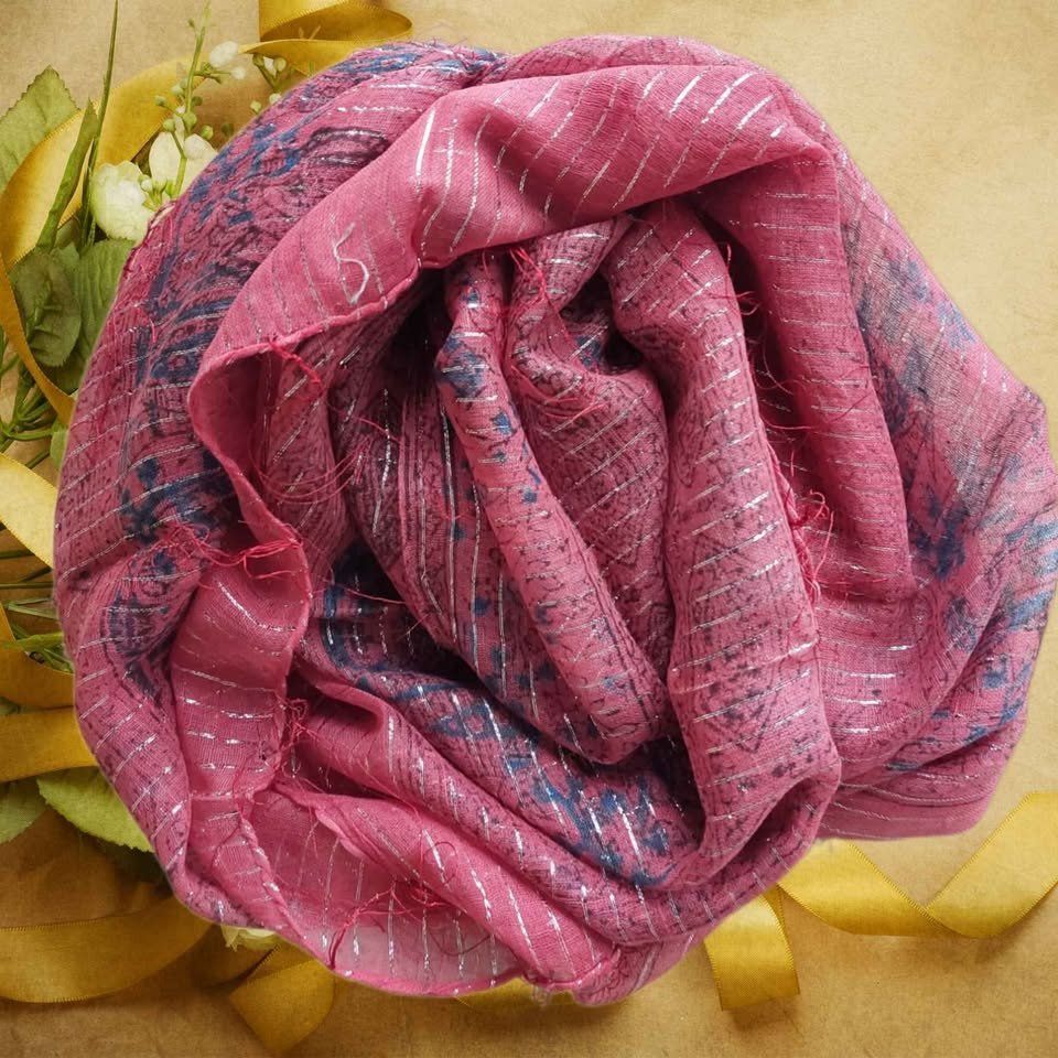 Foulard & Sciarpe: Schöner schal mit Glitzerfäden, hellrot NEU – Nuovo e nell'imballaggio originale da Aarburg venduto da Glitzerzauber 1