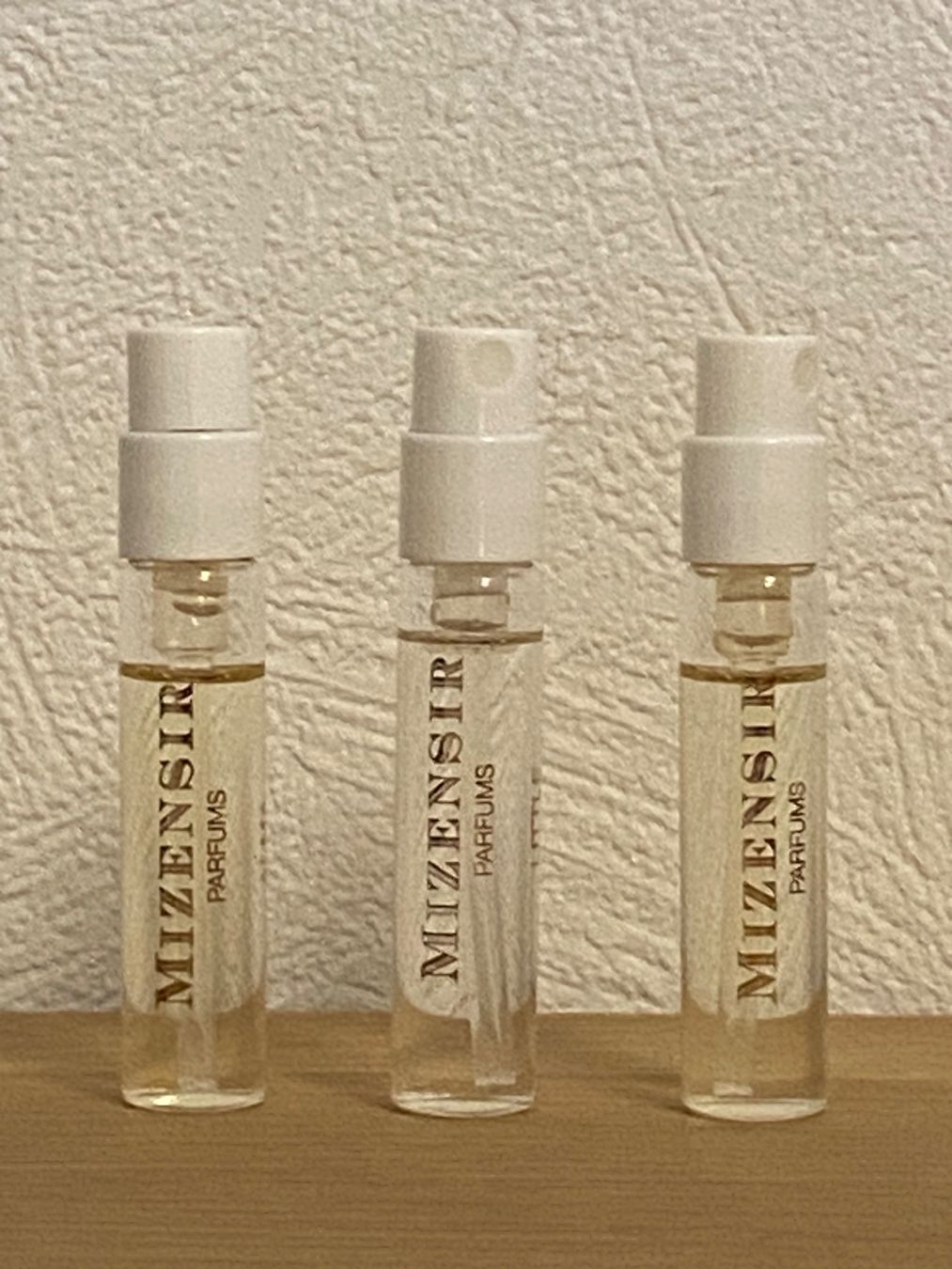 Mizensir Profumi & Eau de Toilette: MIZENSIR PARFUMS Lot 3 échantillons 2ml - pleins – Nuovo (secondo la descrizione) da Genève venduto da kik_8jd6 1