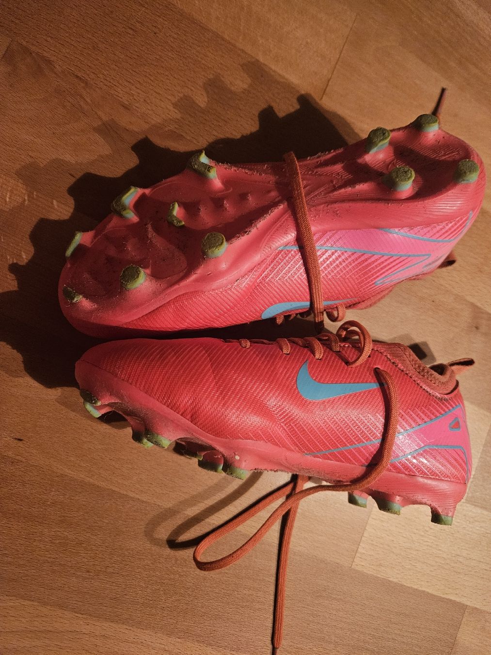 Nike Scarpe da uomo: Nike Fussballschuhe, Grösse 34 – Usato da Spiez venduto da ann_y7bb 2