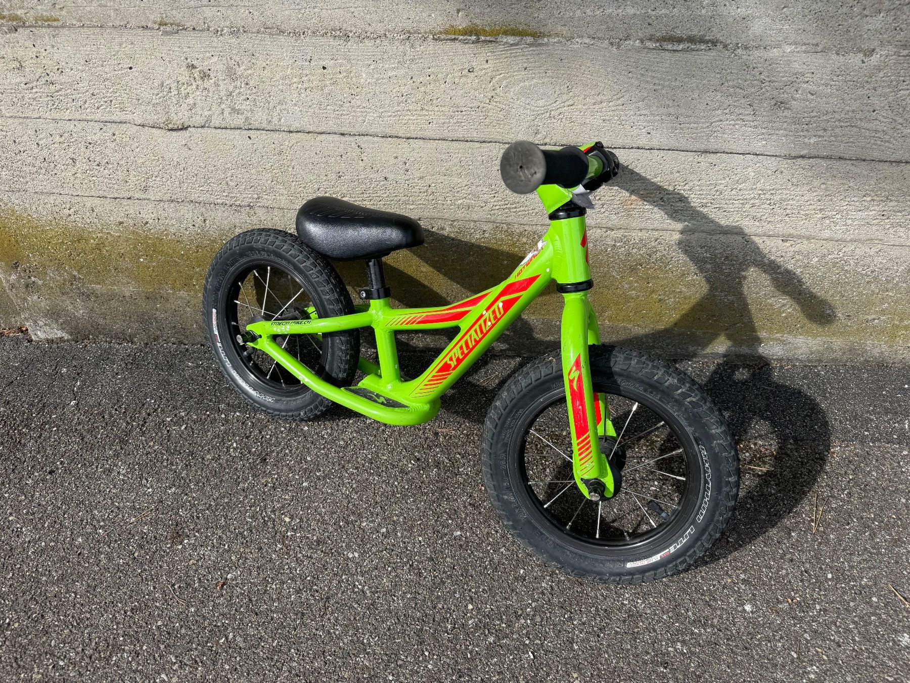 Specialized Biciclette: Specialized Hotwalk Laufrad Green 12" – Usato da Zürich venduto da CircularEco