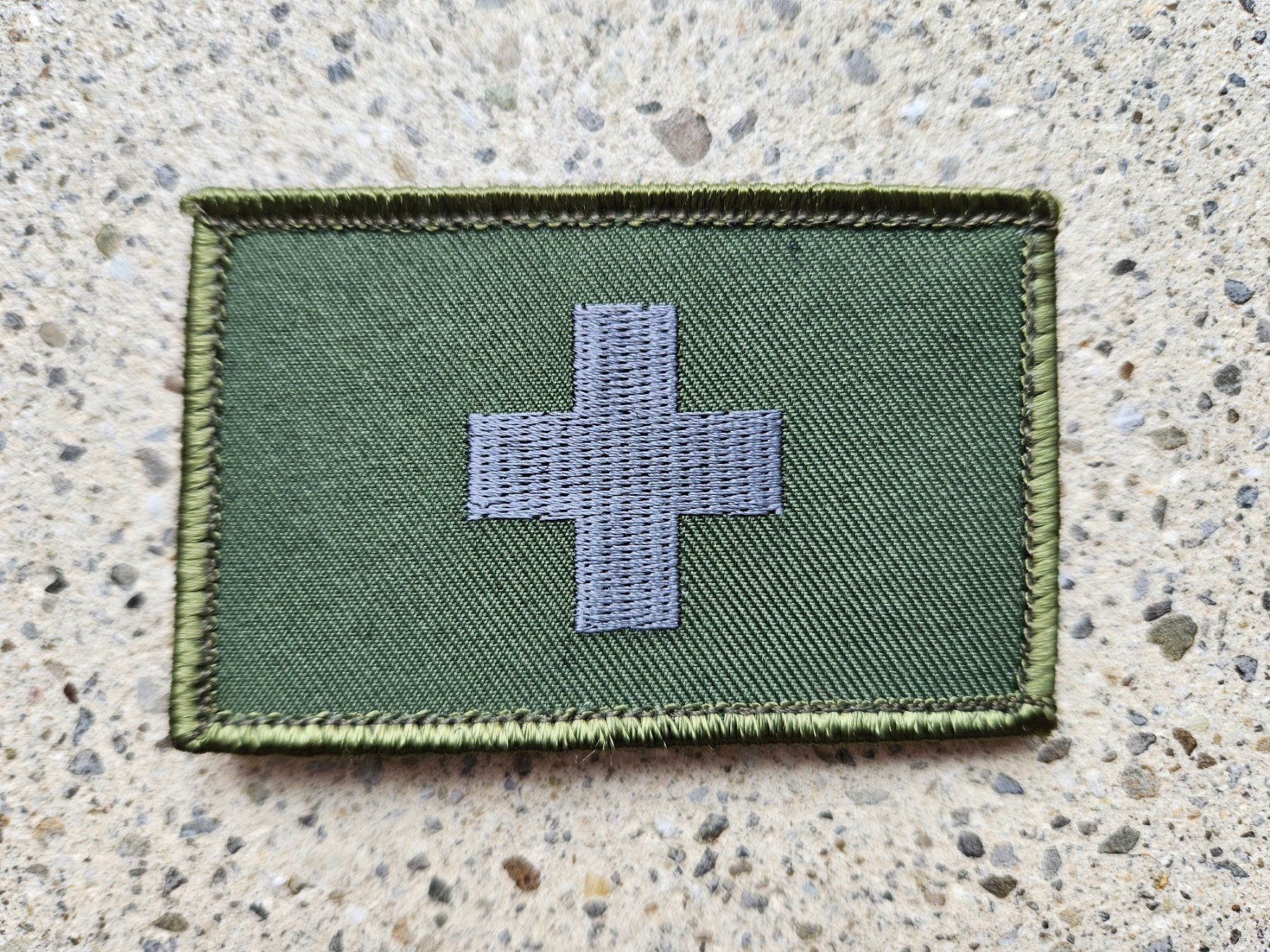 Placchette & Badge: Piloten Abzeichen Schweizer Luftwaffe Tarn mit klett *** – Nuovo e nell'imballaggio originale da Riedholz venduto da fr_sIruP