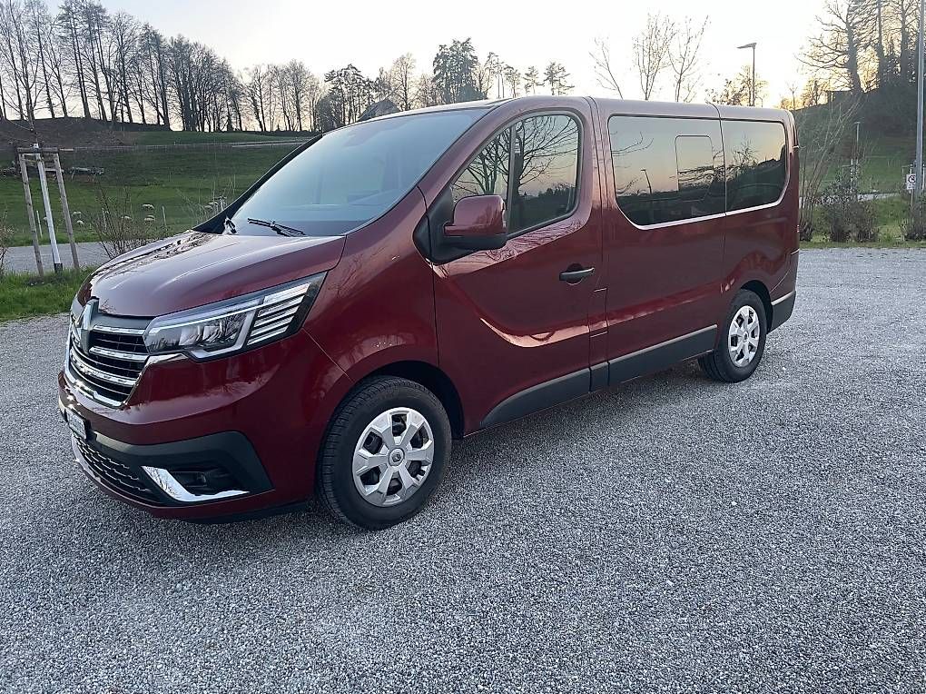 Renault Automobili: RENAULT Trafic Blue dCi 150 Spacenomad Equilibre 8 platz – Usato da Goldach venduto da Marko1982