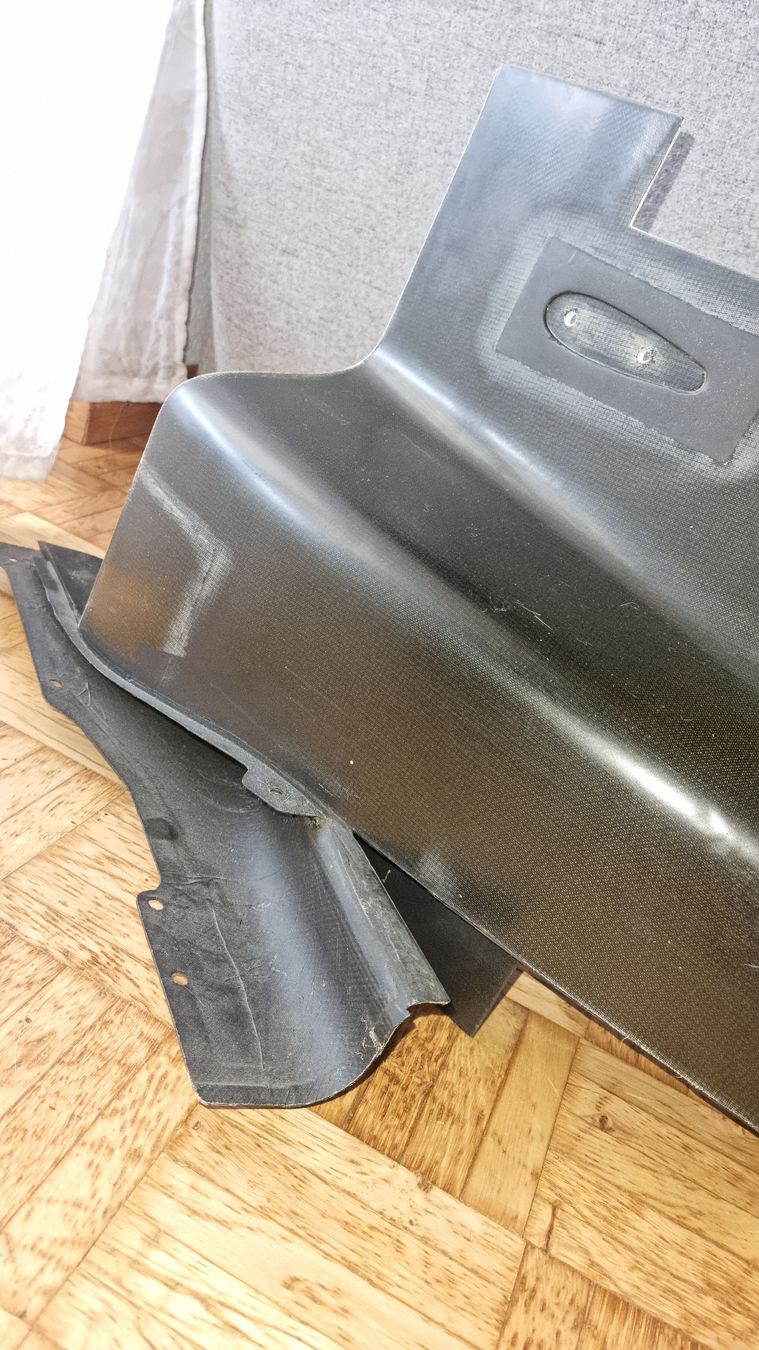 Autres accessoires p. véhicule: F1 Teil Seitenabweiser – D'occasion à Matzingen par Art_Snowball.CH 3