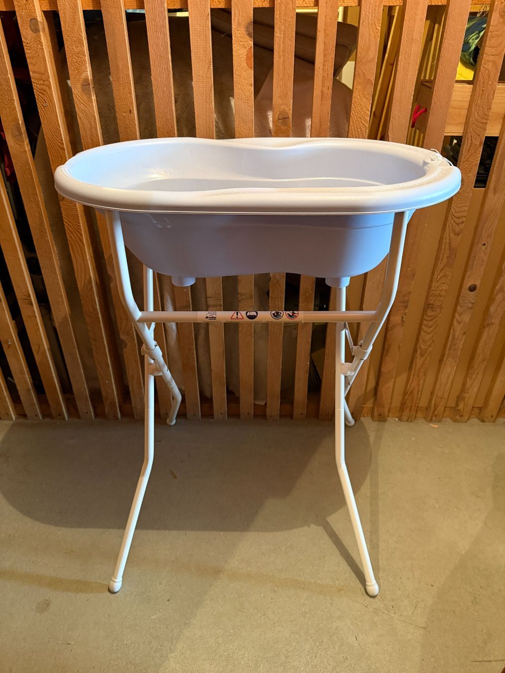 Rotho Badespass: Babybadewanne mit Ständer – Gebraucht aus Sins von Gambozino 1
