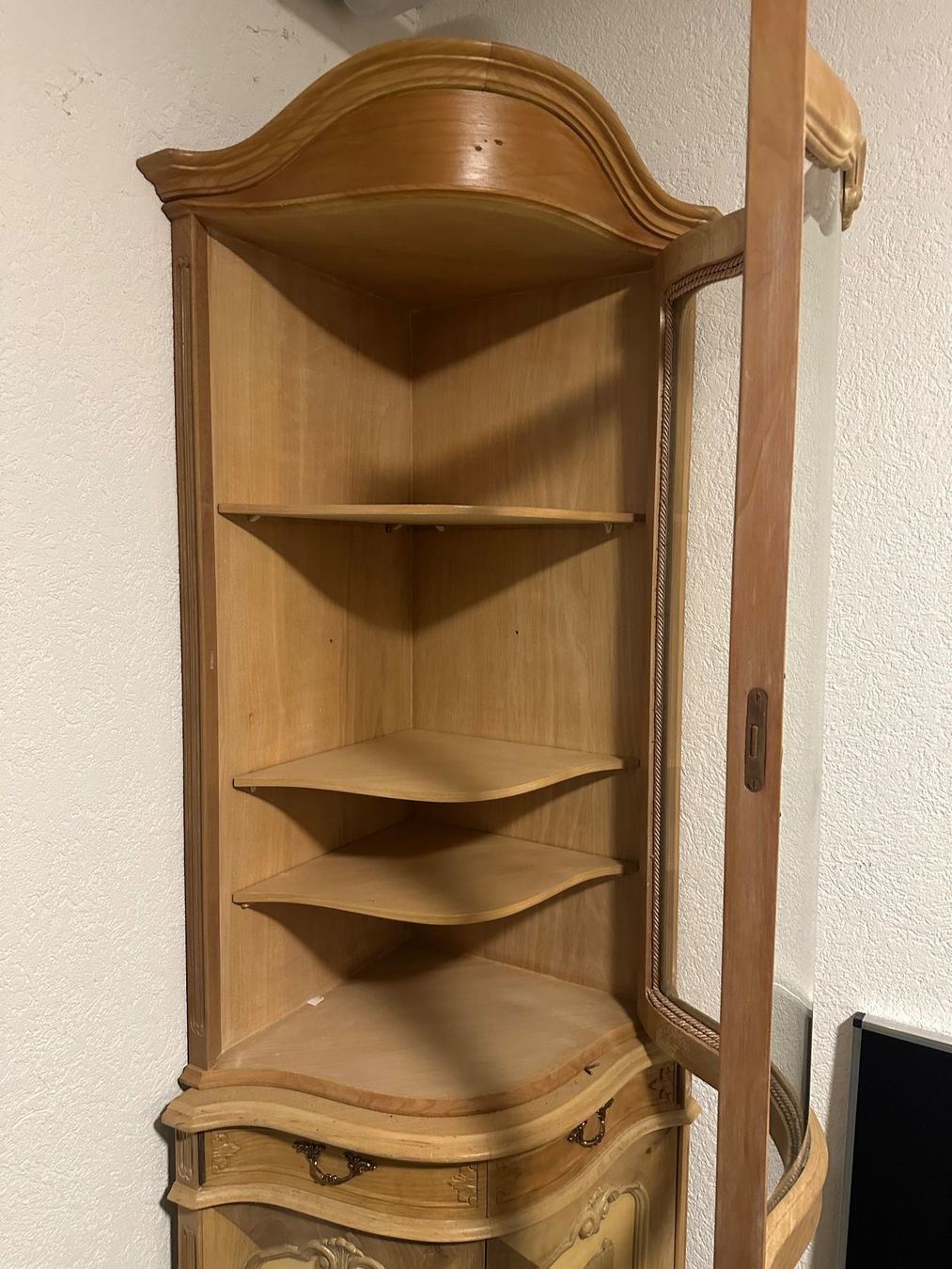 Vetrine: Antiker Eck-Vitrinenschrank Massivholz – Usato da Dübendorf venduto da Shineforyou 1