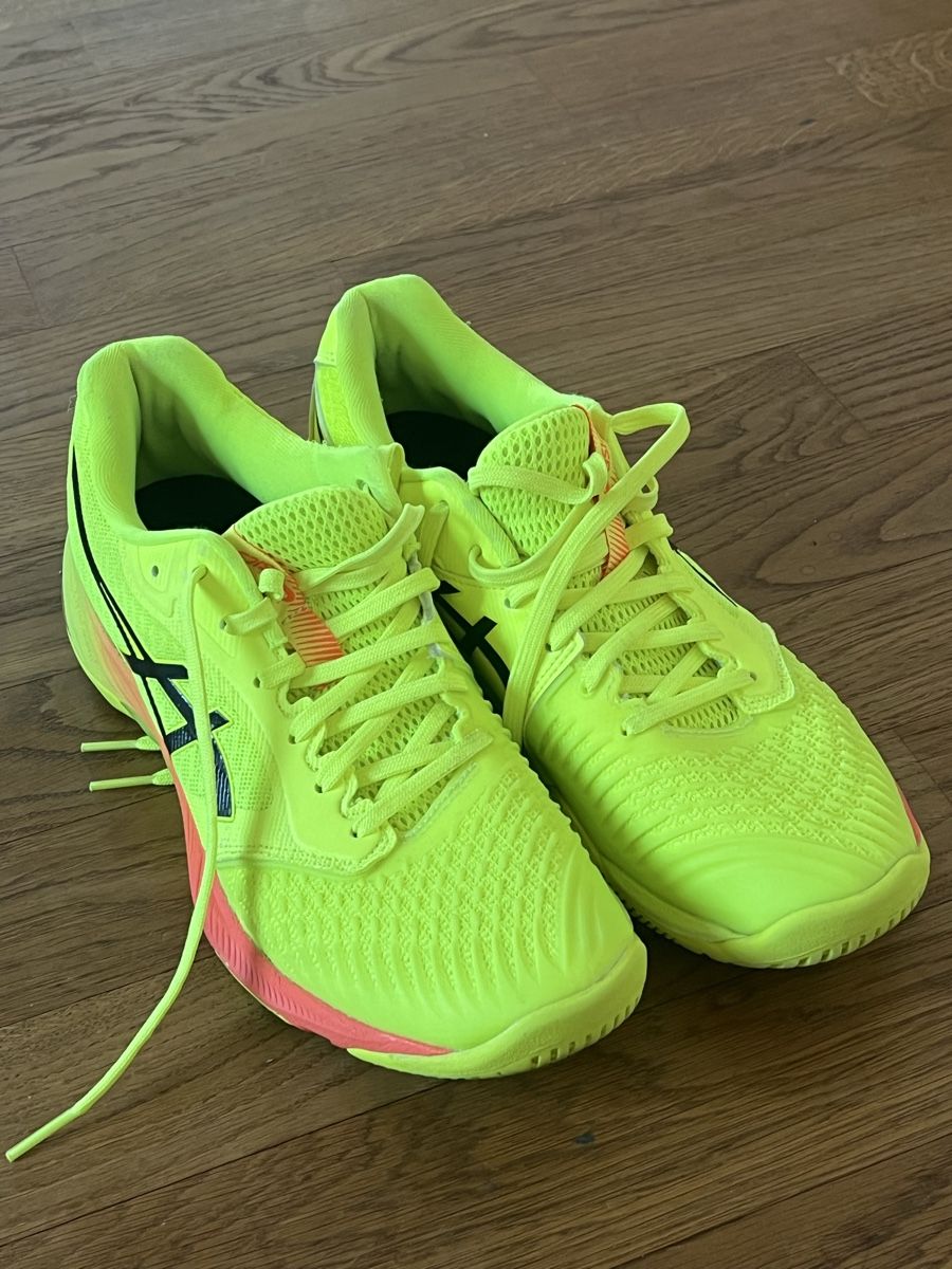Chaussures femmes: Hallenschuh Asics Netburner Ballistix FF – D'occasion à Solothurn par Luisaamanda