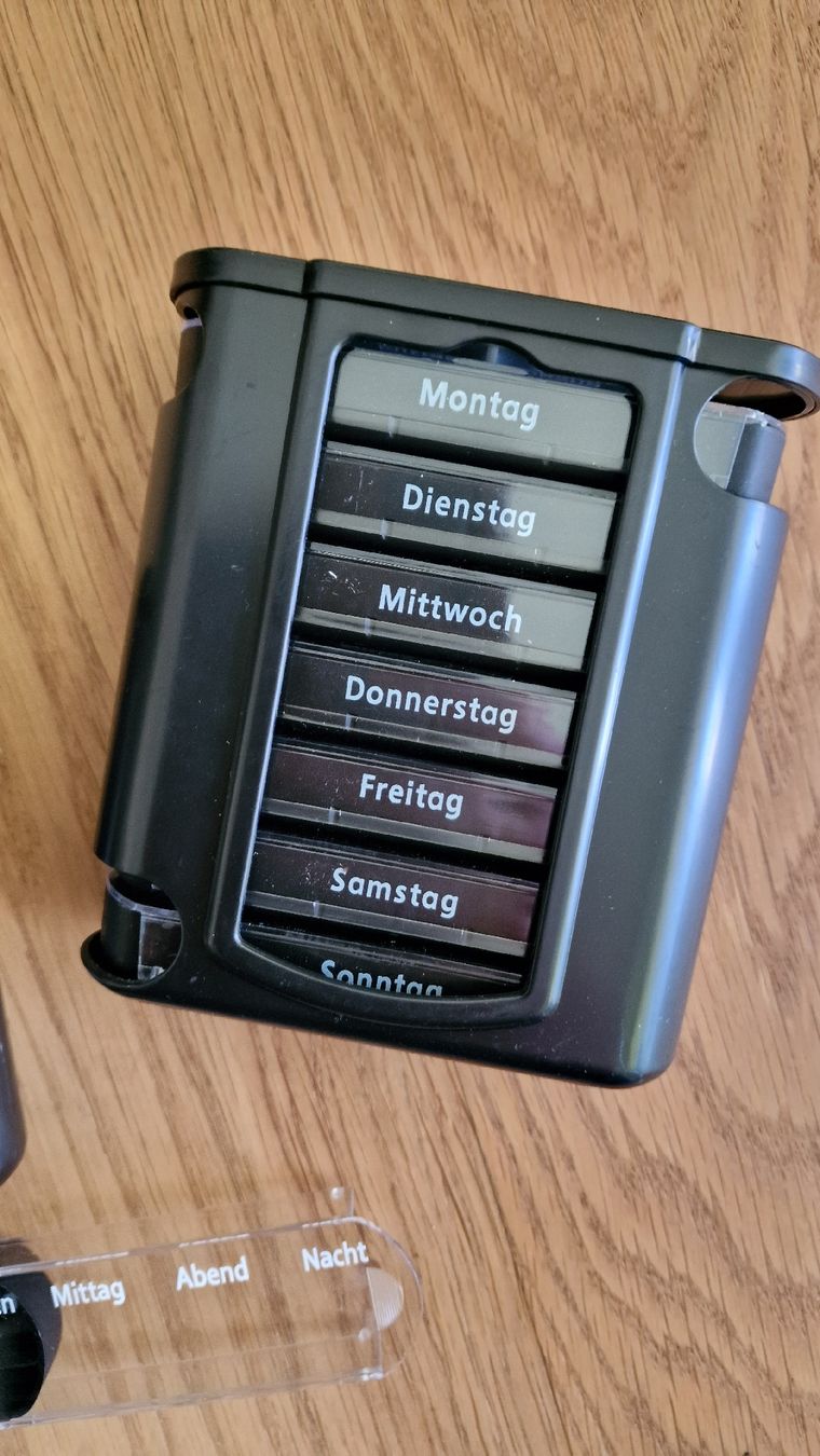 Contenitori & Simili: 2x Pillenbox/Medi Dispenser/Pillen Organizer/Tablettenbox – Nuovo (secondo la descrizione) da Urtenen-Schönbühl venduto da Saints67 6