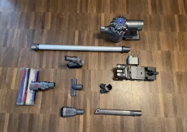 Dyson V6 car+boat mit viel Zubehör-wenig gebraucht!!