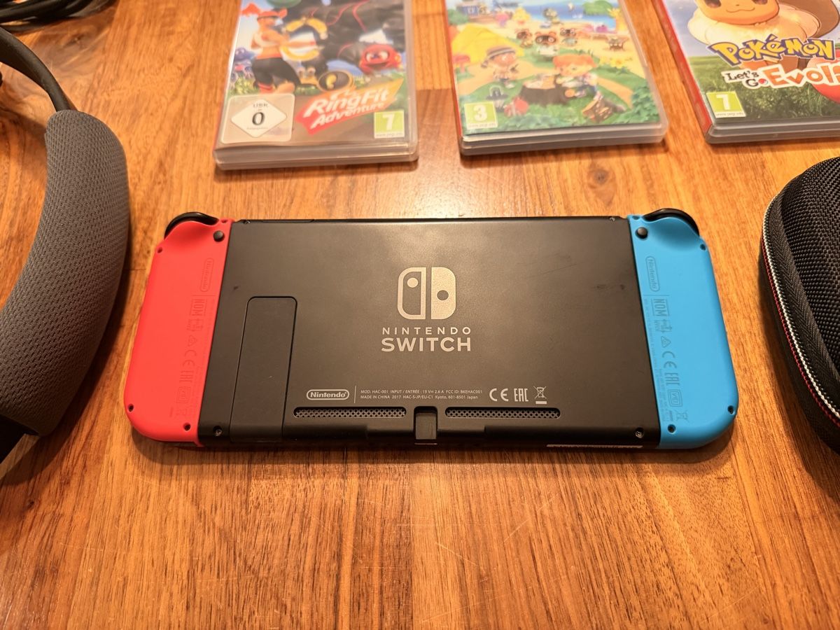 Nintendo Consoles: Nintendo Switch Set + 2 Pro Controller + 4 Spiele – D'occasion à Malters par Sephiroth2th 5
