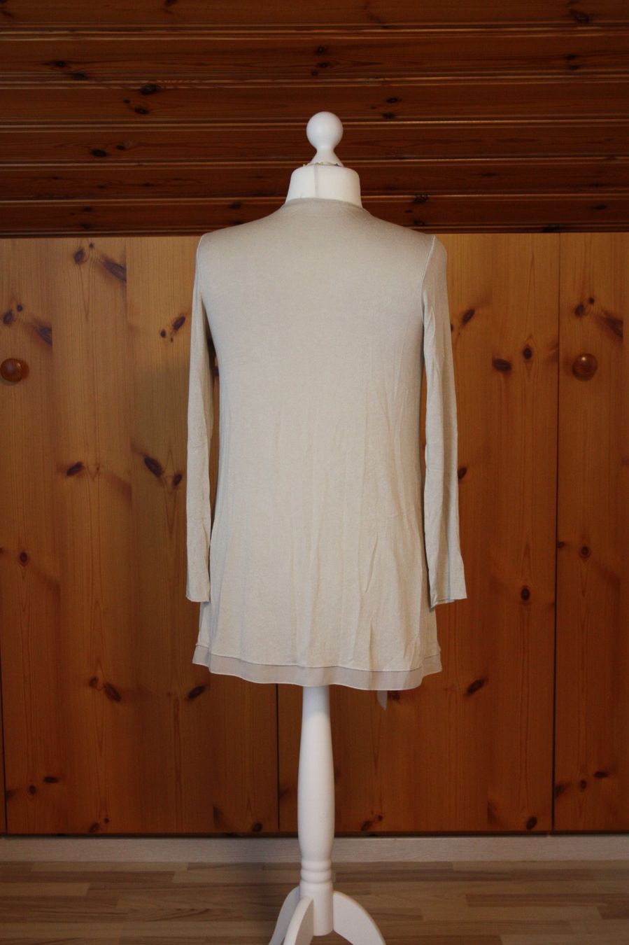 Giacche: Strick - Jacke mit Voile-Saum beige Gr. L – Usato da Flüelen venduto da Diversicum-Textil 2