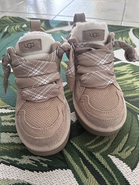 Ugg lowmel send (Neu und originalverpackt) in Verscio für CHF 99 – nur ...