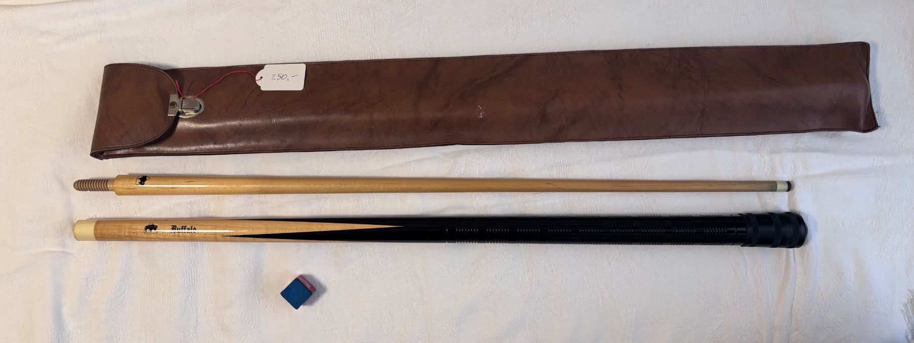 Stecche da biliardo: Buffalo Billard Queue Zweiteilig mit Originaletui & Kreide – Usato da Rheinfelden venduto da desdemona03