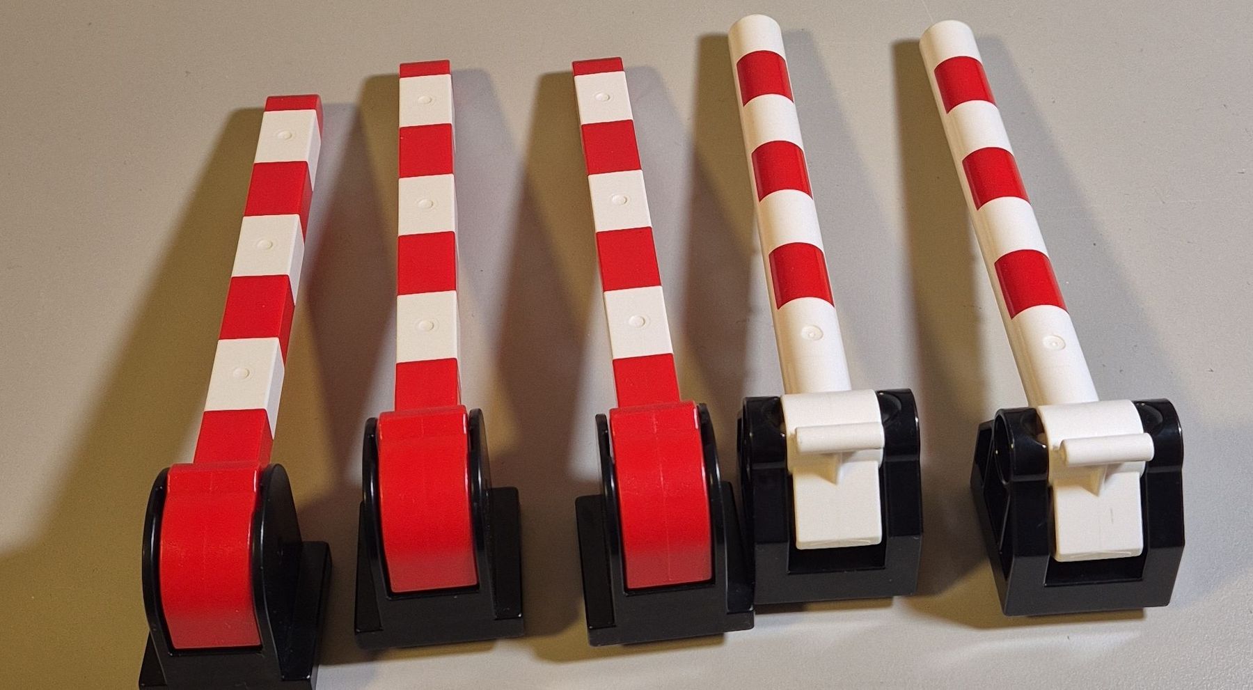 Lego Spielzeuge: Lego Duplo Bahnübergangsschranke – Gebraucht aus Russikon von RemosBausteine