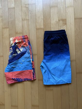 Für Jungs: 2 verschiedene Badeshorts, Grösse 170/176