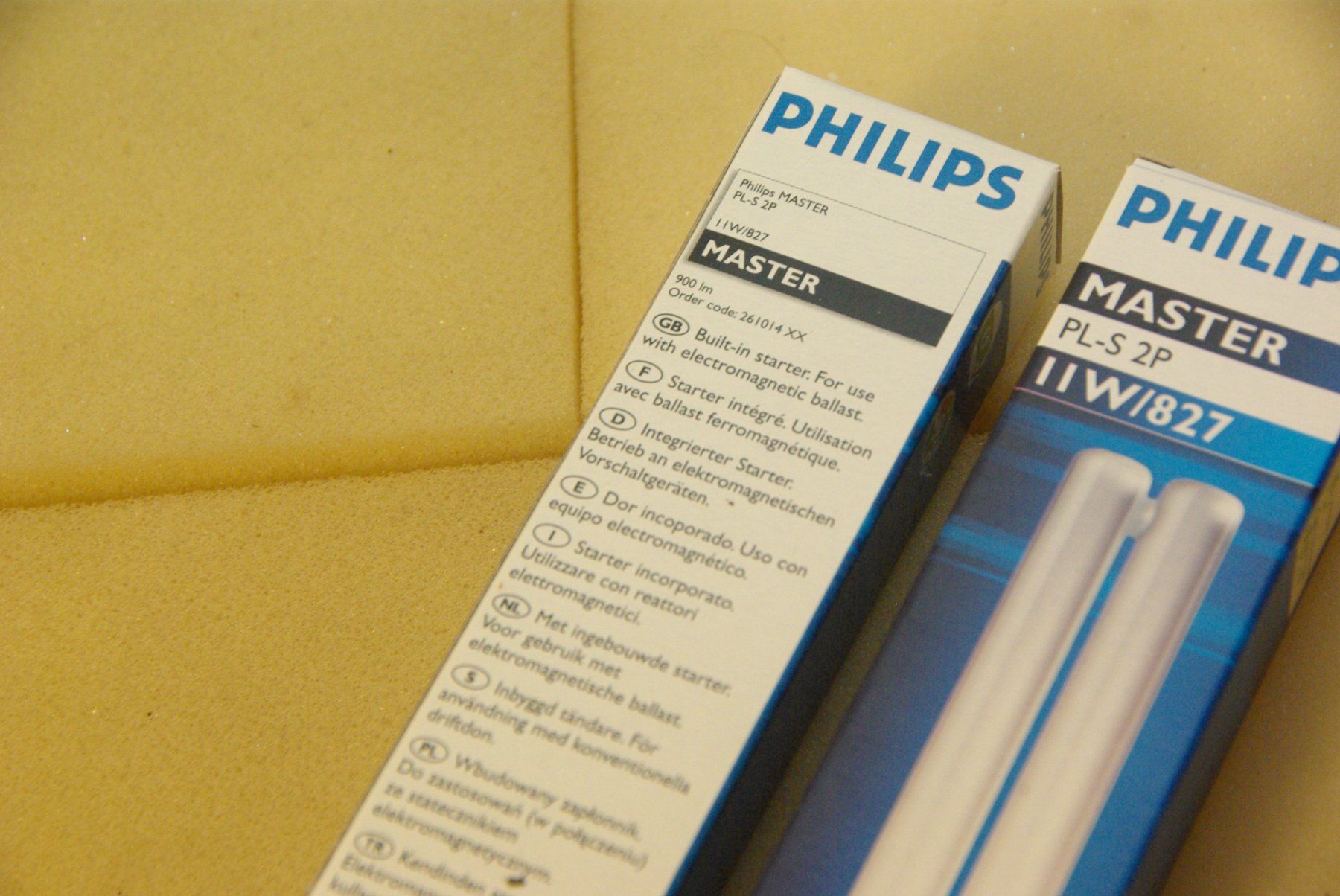 Philips Lampade: 2x PHILIPS Master PL-S 2P / 11W / 827 – Nuovo e nell'imballaggio originale da Herisau venduto da Cevianer1844 2