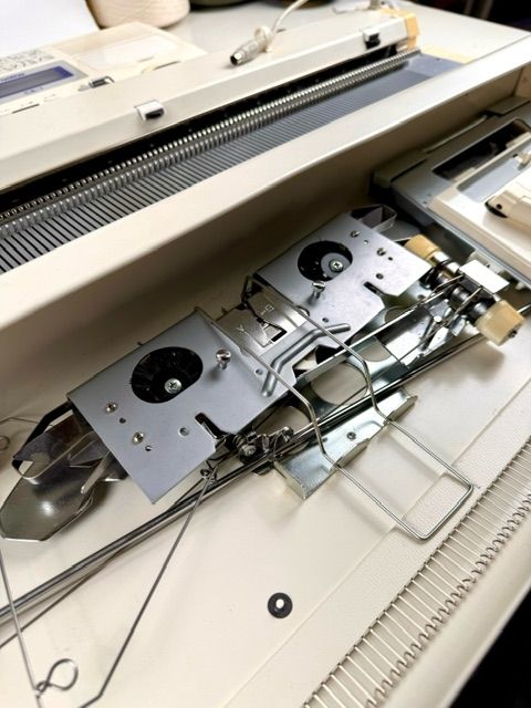 Brother Macchine da cucire: Strickmaschine Brother KH-970 Feinstricker 4.5mm – Usato da Plons venduto da Zimpfer 4
