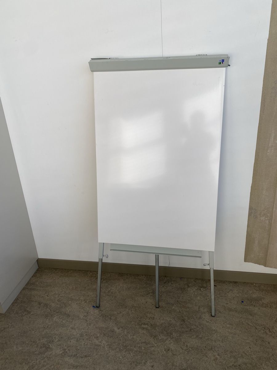 Equipement de magasin & Foires: Flip Chart Ständer – D'occasion à Thalheim AG par wernliegg 1