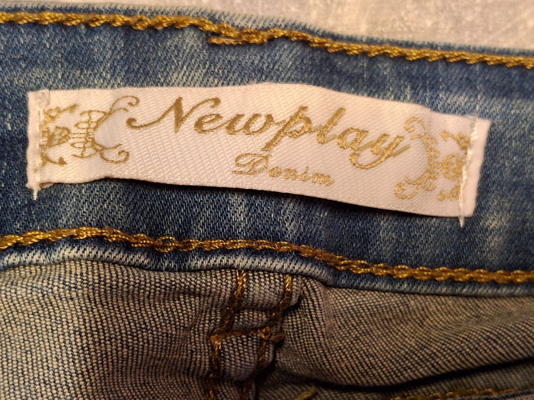 Jeans: Pantalon jeans taille M marque Newplay – Gebraucht aus Villiers von san_jn5w 3