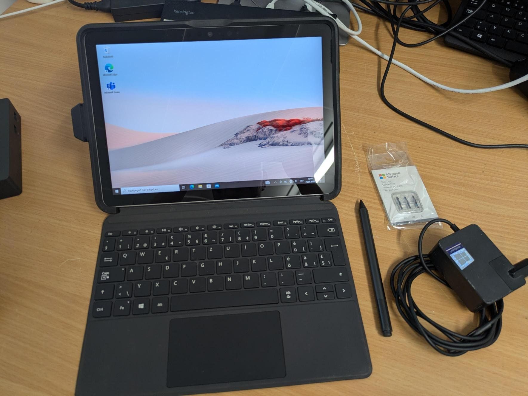 Microsoft Tablet PC: Microsoft Surface Go 2 / 8GB / 128GB + Type Cover, Dock, Pen – Gebraucht aus Sachseln von Grogettli 1