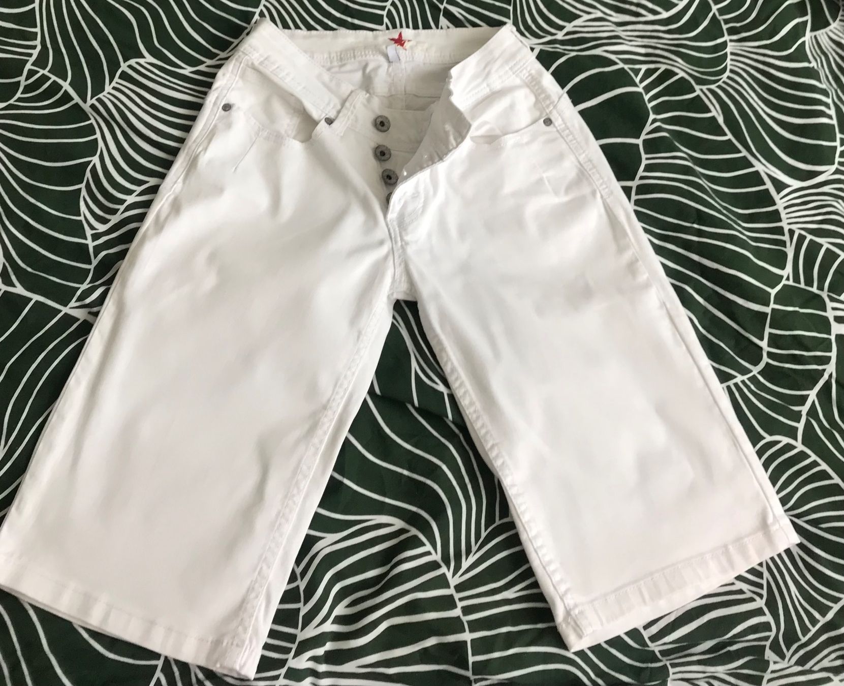 Pantaloni: Shorts Damen weiss Grösse XS – Usato da Au/ZH venduto da markthallerapperswil 1