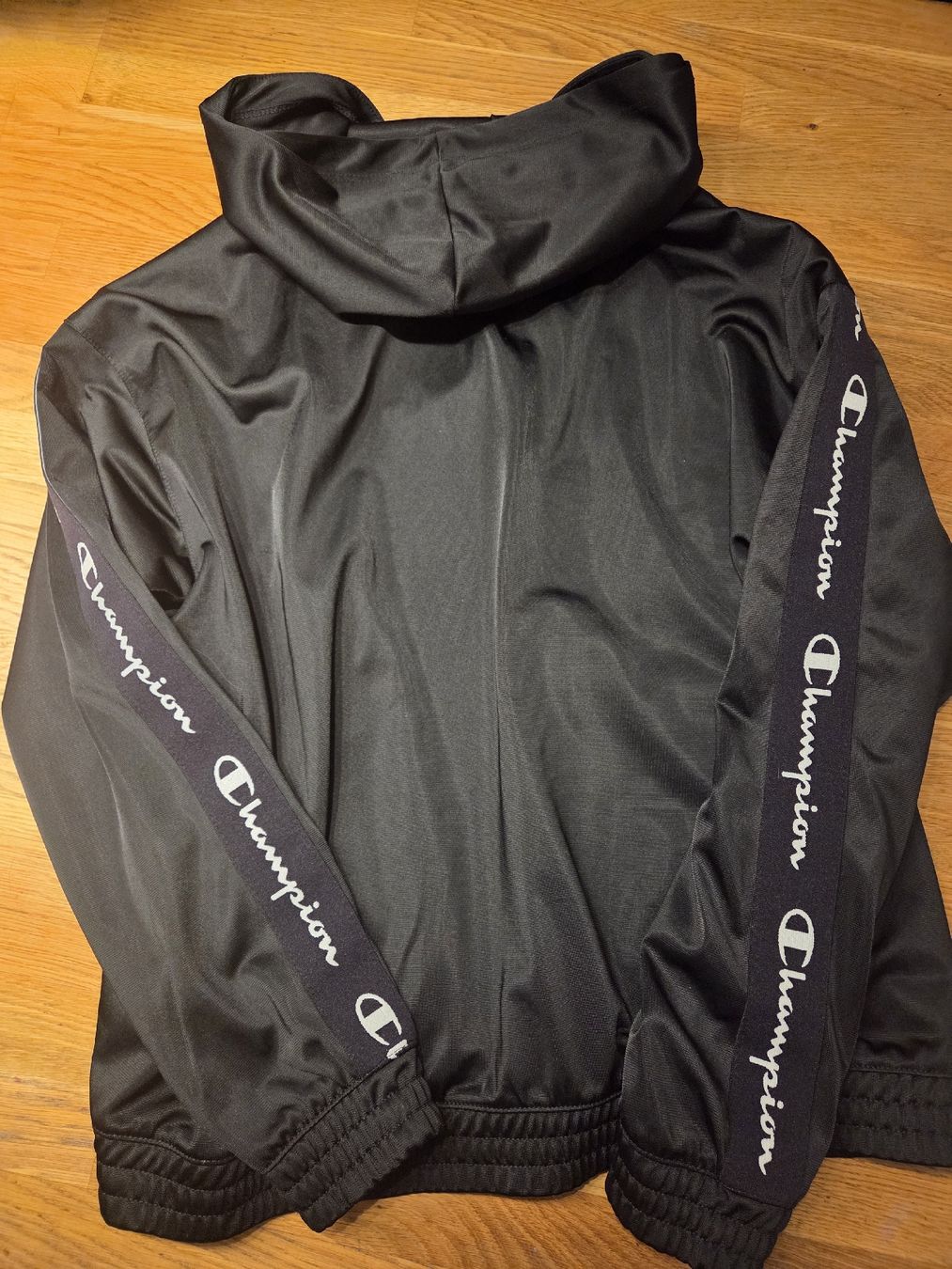 Champion Vestes: Champion Trainerjacke Gr.S – D'occasion à Rafz par leoncupra 1