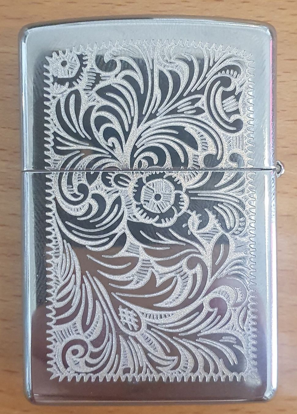 Zippo Accendini: Zippo Venetian 352 Chrome 2013 ungebraucht – Nuovo (secondo la descrizione) da Bern venduto da Llu 1