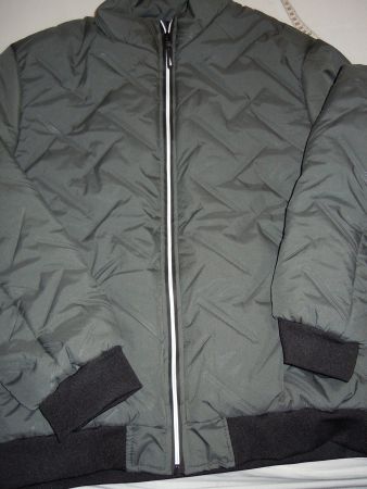 Dunkelgrüne Daunenjacke